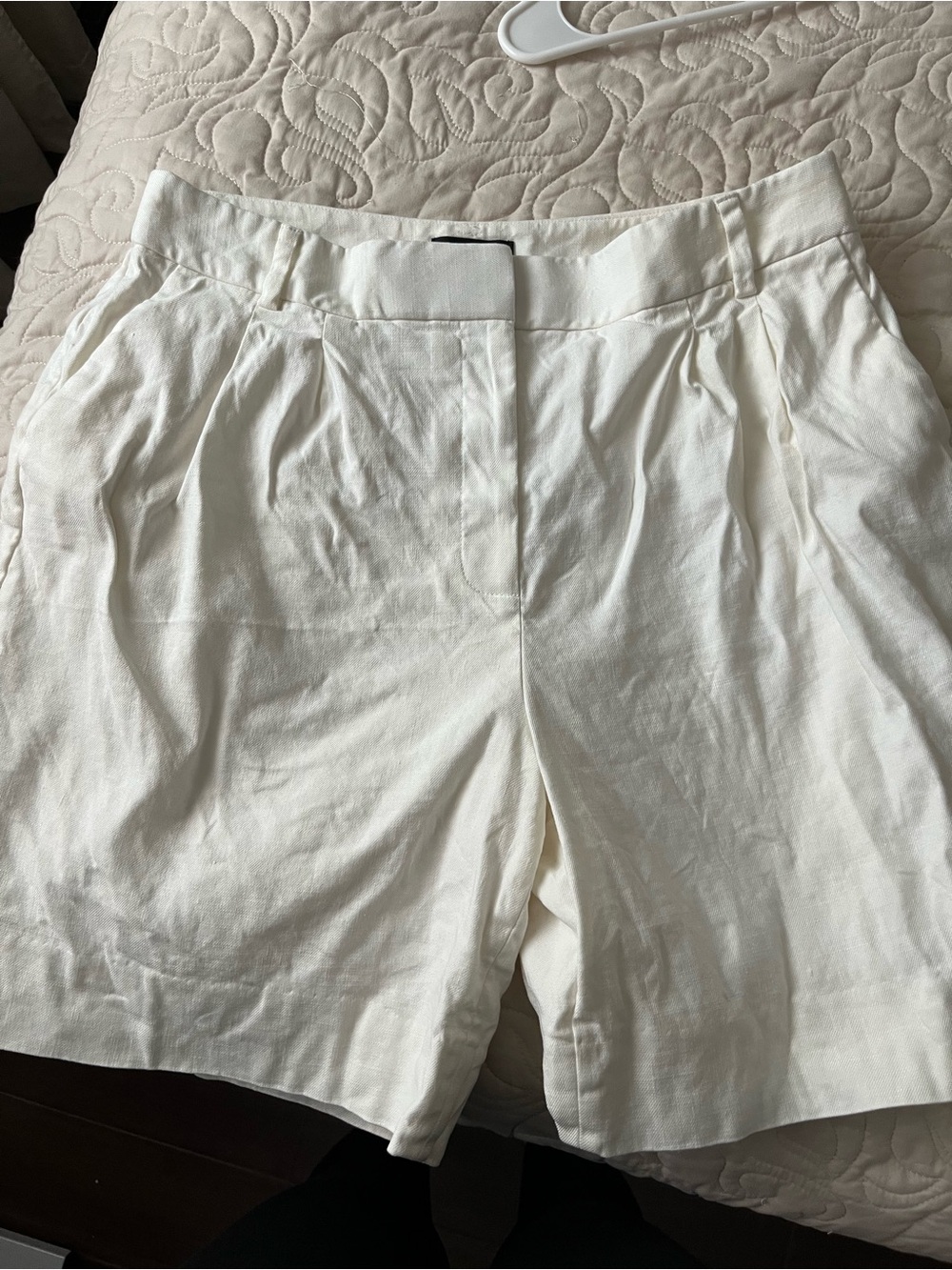 Donna Karan White Linen Blend Pleated High-Waist Shorts Size 10